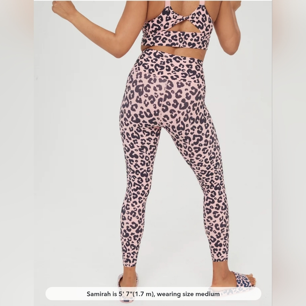 OFFLINE By Aerie Real Me High Waisted Twist Legging, Size M - Picture 3 of 11
